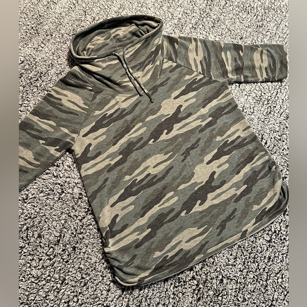 Pullover Camo top